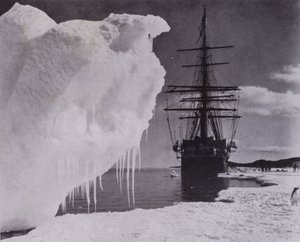 Lo sbarco al piede del ghiaccio vicino a Cape Evans da Herbert Ponting