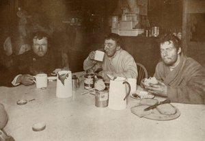 Wilson, Bowers e Cherry-Garrard al loro ritorno da Cape Crozier, 1 agosto 1911, 1913 da Herbert Ponting