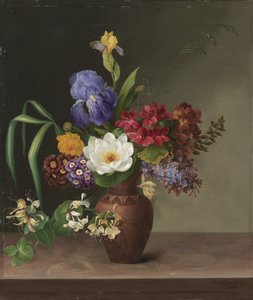 Vaso in stile greco con iris, lillà e caprifoglio da Hermania Neergaard