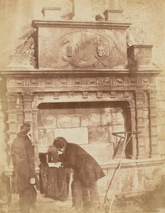 [D.O.Hill e un amico al monumento di Bethune, Greyfriars, Edimburgo]. da Hill and Adamson
