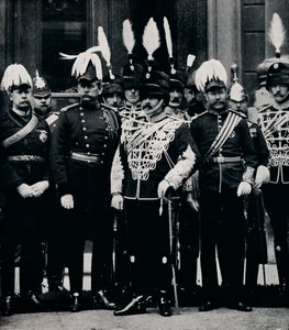 Il futuro re Edoardo VII e gli ufficiali dei Queens Own Oxfordshire Hussars, 1897 da Hills and Saunders