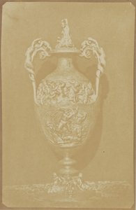 [Vaso ornato con manici] da Hippolyte Bayard