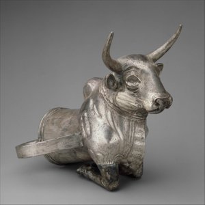 Vaso terminante nella parte anteriore di un toro, c.1300 a.C. (argento) da Hittite