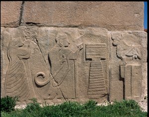 Veduta della base dei rilievi della Porta della Sfinge da Hittite Hittite
