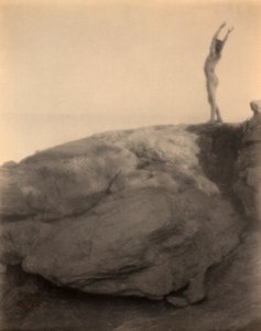 Ragazzo in un paesaggio roccioso di F. Holland Day da Holland Fred Day