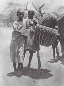 Africa: Tamburi Aulad Hamid da Hugo Adolf Bernatzik