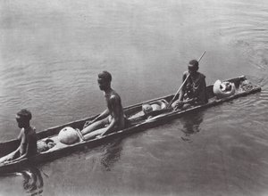 Africa: Piroga Nuer sul Bahr el Zeraf da Hugo Adolf Bernatzik