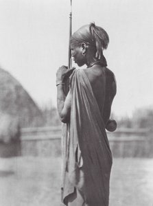 Africa: Nuer in abito Shilluk da Hugo Adolf Bernatzik