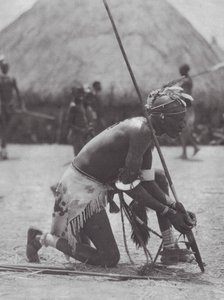 Africa: Shilluk in abito festivo da Hugo Adolf Bernatzik