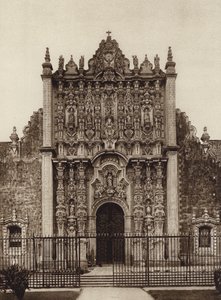 Messico: Messico, ingresso al santuario dal lato orientale della cattedrale (foto b/n) da Hugo Brehme
