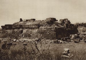 Messico: Piramide di Xochicalco, prima del restauro (foto b/n) da Hugo Brehme