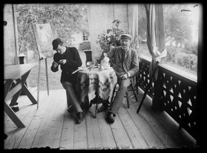 Hugo e Julius Simberg sulla veranda del Niemenlautlawa da Hugo Simberg