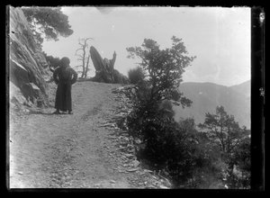 Uomo sulla strada di montagna del Caucaso da Hugo Simberg