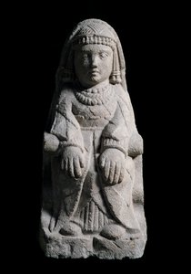 Signora seduta. Scultura in calcare, IV-II secolo a.C.