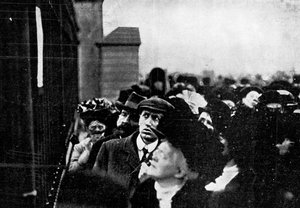Notifica ufficiale della morte del Re Edoardo affissa fuori da Buckingham Palace, 1910