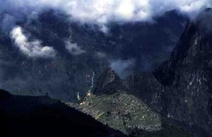 Veduta generale della cittadella di Machu Picchu (foto) da Incan Incan
