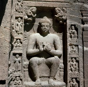 Buddha, statua scolpita nella grotta 19