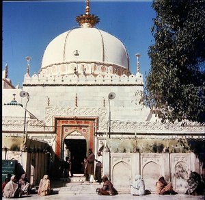 Dargarh Sharif di Khwajah Muin-ud-din Chishti, fondato nel 1166 da Indian School