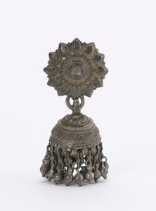 Orecchino (jhumka)