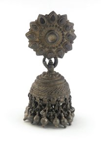 Orecchino (jhumka)