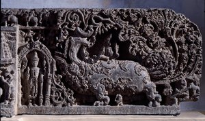 Induismo: "Krishna o Venugopala, maestro dei flauti e delle mucche" Scultura in pietra nera, parte destra del 12° secolo - da Halebidu, Mysore - Calcutta, Museo Indiano
