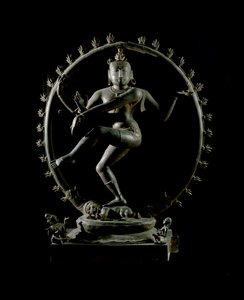 Induismo: rappresentazione del dio Shiva Nataraja, dio della danza. Scultura in bronzo del 12° secolo - Kolkata, Museo Indiano