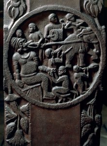 Arte indiana, induismo: bassorilievo che rappresenta scimmie che strappano un dente da un gigante usando elefanti. II secolo a.C. Kolkata, Museo Indiano