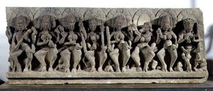 Architrave raffigurante Siva e le Sette Dee Madri, dinastia Gurjara-Pratihara, Allahabad (pietra) da Indian School