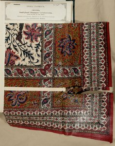 Piccolo campione di palampore lucido o copriletto da Masulipatam in Madras, da The Collection of the Textile Manufacturers of India, di John Forbes Watson, pubblicato nel 1866 da Indian School