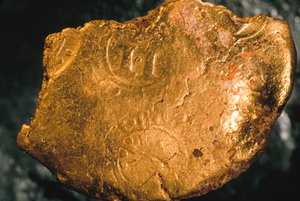 Carico prezioso del XVI e XVII secolo trovato in relitti vicino alle acque cubane. Vengono in una varietà abbagliante di forme e dimensioni in oro a 22 carati. Questo è un pezzo d