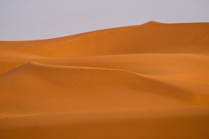 Dune di sabbia di Erg Chebbi, Deserto del Sahara in Marocco, 2022 (foto)