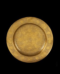 Piatto di ottone inciso con intarsi in argento e doratura successiva, 1575-99 da Iranian School