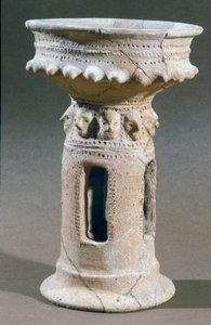 Supporto per bruciare incenso trovato nelle colline vicino a Hebron, Israele, c.9°-8° secolo a.C.