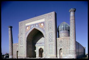 Facciata della Madrasa Shirdar, periodo timuride, Piazza Rigestan, c.1619-35