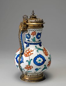 Brocca in fritware, periodo ottomano (ceramica smaltata con argento dorato) da Islamic School