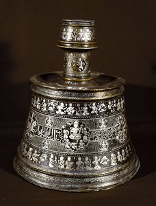 Arte islamica: candelabro in argento e rame del XIII secolo