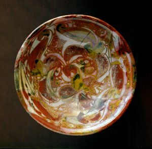 Arte islamica: piccola ciotola in ceramica con decorazioni vegetali da Islamic School