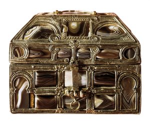 Arte mozarabica: scatola di agata in legno, agata e argento. XI secolo. Dalla Real Colegiata di San Isidoro. Leon. Museo Archeologico di Madrid, Spagna da Islamic School