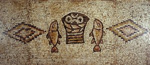 Mosaico bizantino che raffigura pesci e pani (piastrelle di ceramica) da Israeli School