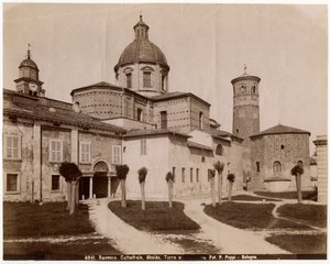 Cattedrale della Resurrezione di Nostro Signore Gesù Cristo, con battistero a destra, Ravenna, Emilia-Romagna, Italia, fotografia di Pietro Poppi, Bologna, ca 1900 da Italian Photographer