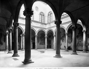 Cortile del Palazzo Medici Riccardi, Firenze, Italia, c.1890 da Italian Photographer