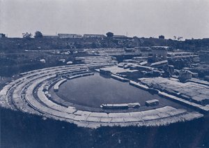 Italia: Siracusa, rovine del ginnasio greco-romano (foto in bianco e nero) da Italian Photographer