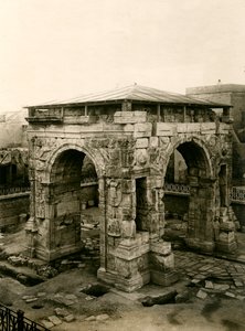 Arco di Marco Aurelio dopo i restauri, Tripoli, Libia da Italian Photographer