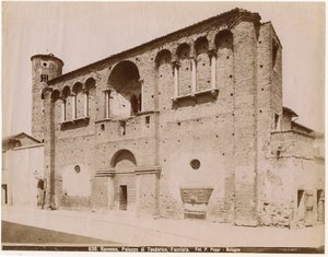 Palazzo di Teodorico, Ravenna, Emilia-Romagna, Italia, fotografia di Pietro Poppi, Bologna, ca 1900 da Italian Photographer