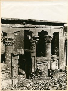Pronao del Tempio di Mandulis, Kalabsha, Egitto, fotografia di Antonio Beato da Italian Photographer