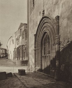 Sicilia / Sicily: Sciacca, Portale gotico (b/w photo) da Italian Photographer