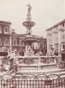 Sicilia: Una fontana a Messina (foto b/n) da Italian Photographer