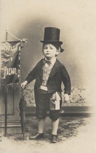 Bambino in abito da Italian Photographer