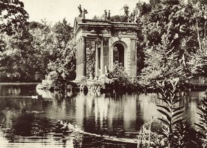 Tempio sul lago di Villa Borghese da Italian Photographer