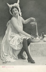 Donna con cappello con orecchie d